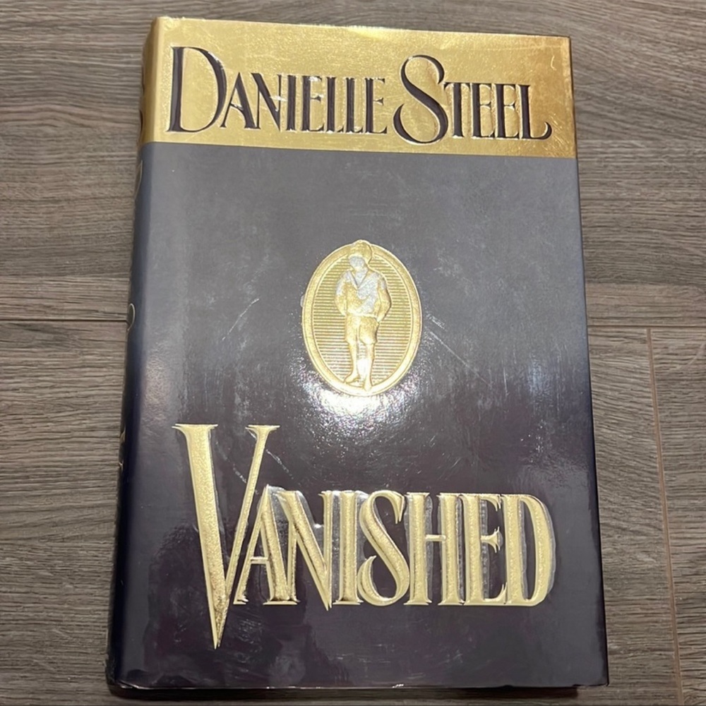 ⭐️3 for $25⭐️ Hardcover | Vanished by Danielle Steel